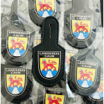 Brusttaschenanhänger auf schwarzem einknöpfbarem Unterteil, individuell mit eigenem Wappen